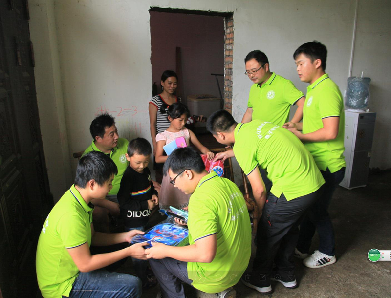 1530864831878093073.jpg 8 慰问留守儿童.jpg